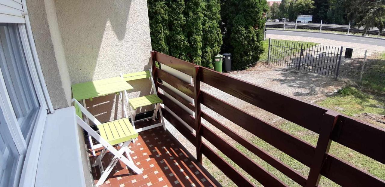 Apartamento Rosy Apartman Vonyarcvashegy Exterior foto