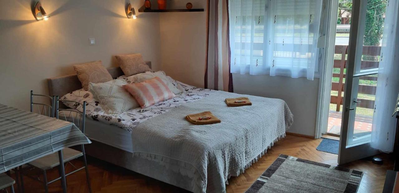 Apartamento Rosy Apartman Vonyarcvashegy Exterior foto